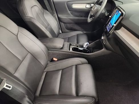 Certified 2026 Volvo XC40 B5 Plus AWD/4WD image 3