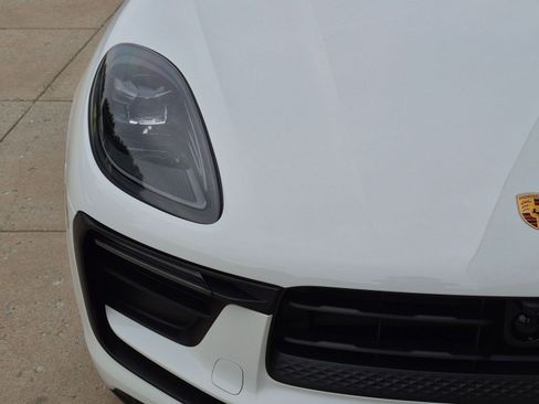 Certified 2026 Porsche Macan AWD/4WD image 12