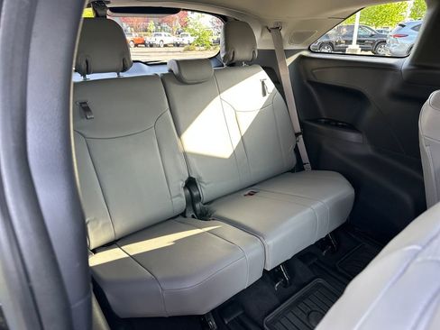 Used 2025 Toyota Sienna XLE w/ XLE Plus Package AWD/4WD image 15