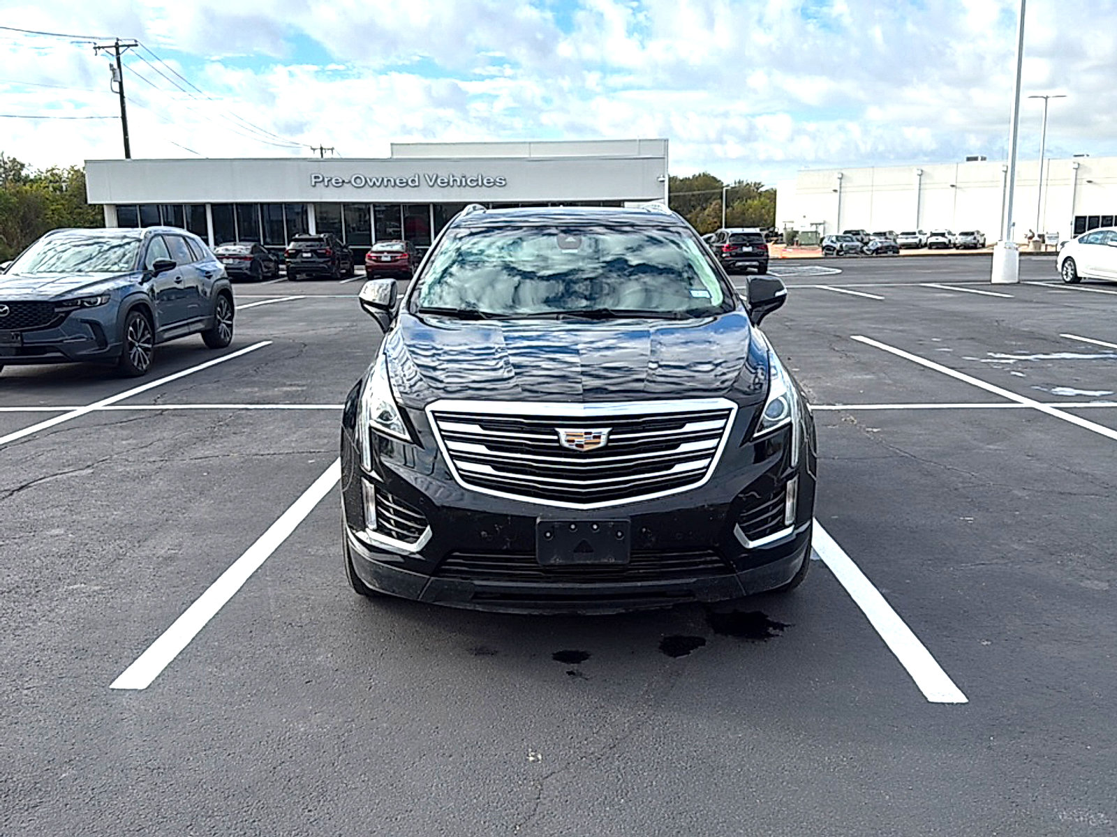 Used 2017 Cadillac XT5 Luxury w/ Driver Awareness Package FWD image 2
