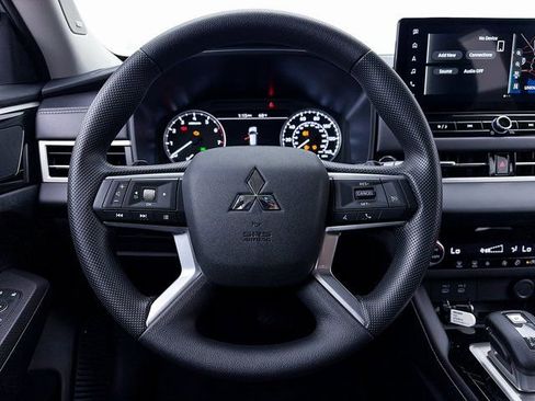 New 2025 Mitsubishi Outlander ES image 20