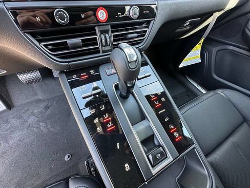 Certified 2026 Porsche Macan S AWD/4WD image 25