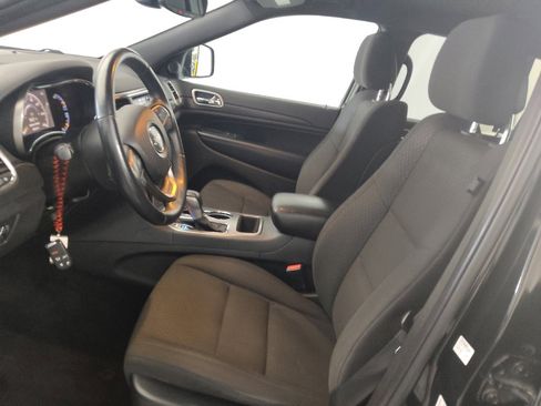 Used 2018 Jeep Grand Cherokee Laredo AWD/4WD image 17