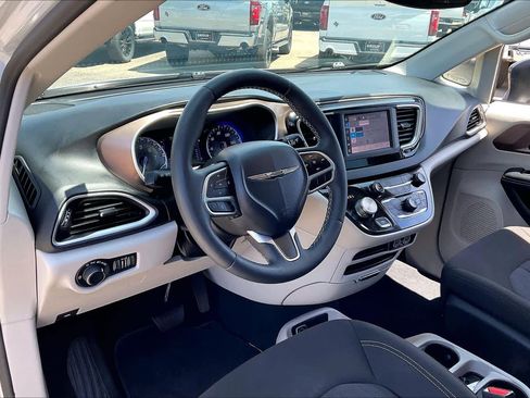 Used 2024 Chrysler Voyager LX FWD image 16