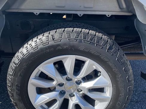 Used 2019 Chevrolet Silverado 1500 Custom w/ Custom Value Package image 21