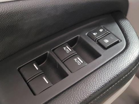 Used 2016 Honda Pilot Touring image 27