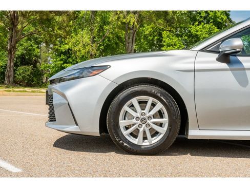 Used 2026 Toyota Camry LE FWD image 10