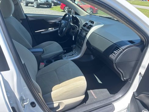 Used 2013 Toyota Corolla LE FWD image 29