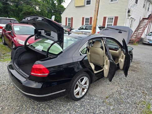 Used 2012 Volkswagen Passat 3.6 SEL Premium image 11