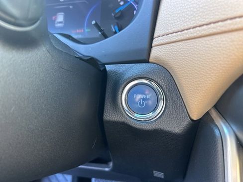 Used 2020 Toyota RAV4 Limited image 27