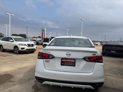 New 2025 Nissan Versa SR FWD image 3