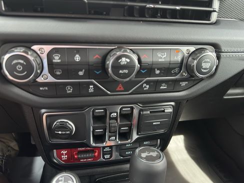New 2026 Jeep Wrangler Unlimited Rubicon AWD/4WD image 16