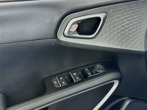 Used 2022 Kia Soul LX FWD image 17
