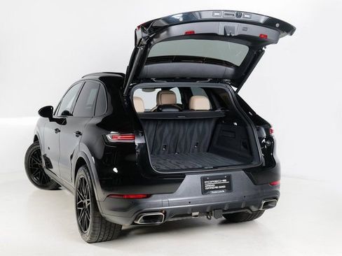 Certified 2026 Porsche Cayenne AWD/4WD image 32