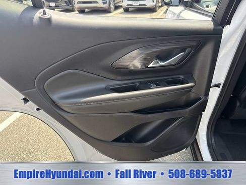 Used 2024 GMC Terrain SLT AWD/4WD image 19
