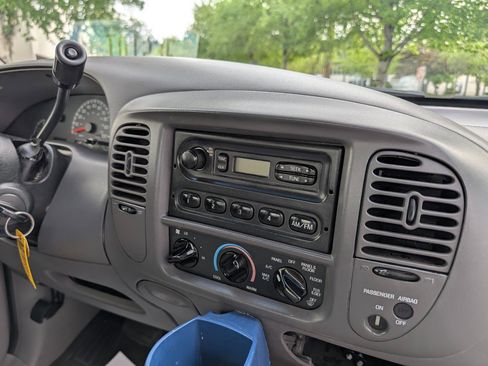 Used 1999 Ford F150 Lariat RWD image 12
