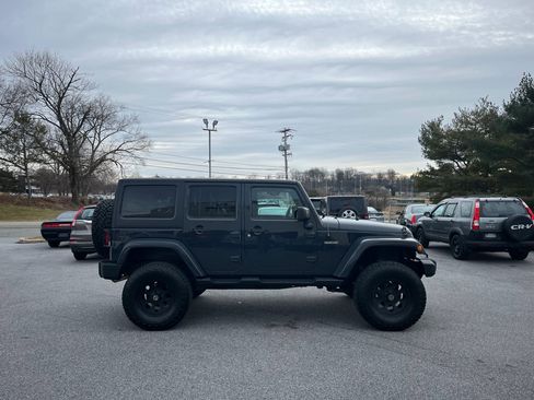 Used 2016 Jeep Wrangler Unlimited Sport image 2