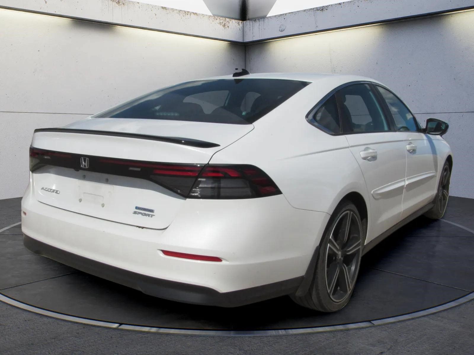 Used 2023 Honda Accord Sport image 3