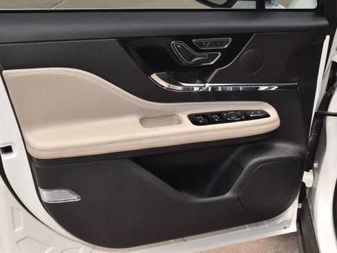 New 2026 Lincoln Corsair Premiere FWD image 33