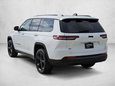 Used 2023 Jeep Grand Cherokee L Laredo RWD image 8