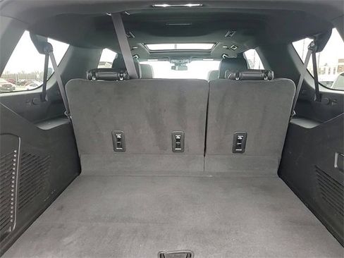 Used 2023 GMC Yukon XL SLT w/ SLT Premium Package image 6
