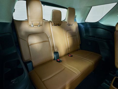 Used 2024 Nissan Pathfinder Platinum image 34