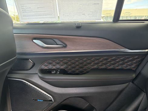 Used 2022 Jeep Grand Cherokee Summit w/ Luxury Tech Group V image 29