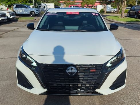 Used 2024 Nissan Altima 2.0 SR FWD image 2