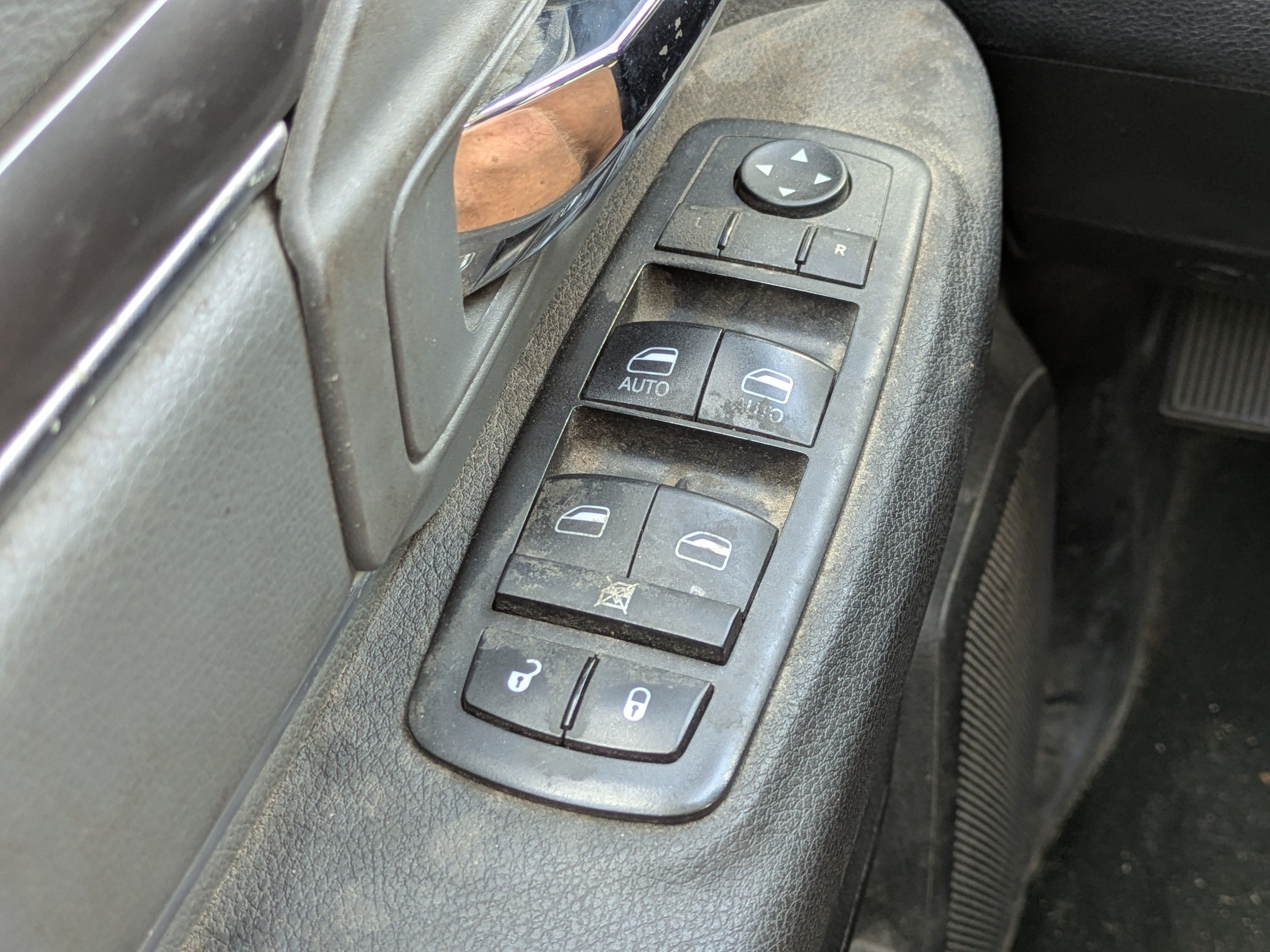 Used 2021 RAM 1500 Classic SLT AWD/4WD image 19