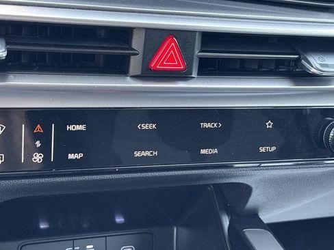 Used 2025 Kia Sorento LX FWD image 33
