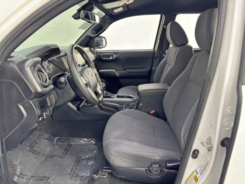 Used 2019 Toyota Tacoma TRD Sport image 15