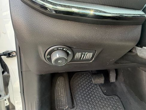 Used 2025 Jeep Compass Trailhawk AWD/4WD image 22