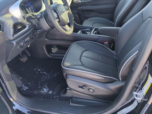 New 2026 Chrysler Pacifica Limited w/ S Appearance Package FWD image 39