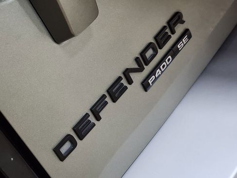 Used 2020 Land Rover Defender 110 SE image 25