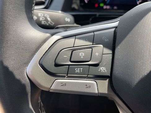 Used 2024 Volkswagen Atlas Cross Sport SE FWD image 25