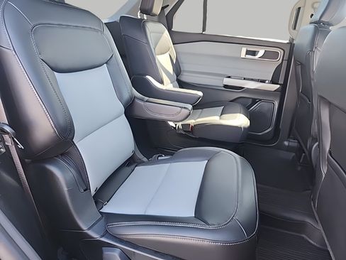 Certified 2023 Ford Explorer XLT w/ Equipment Group 202A image 7