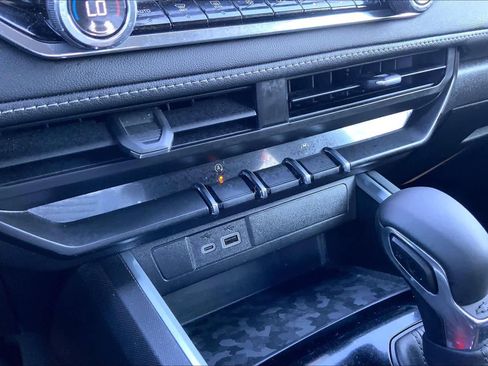 Certified 2024 Chevrolet Colorado LT w/ LT Convenience Package image 31