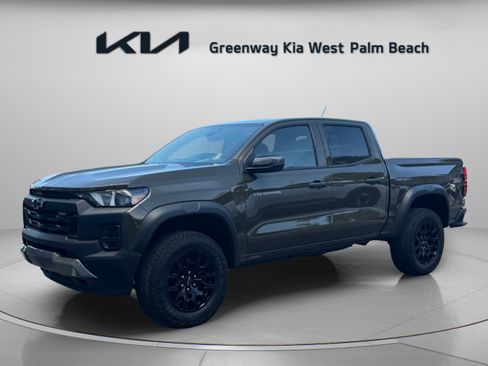 Used 2025 Chevrolet Colorado Trail Boss AWD/4WD image 3
