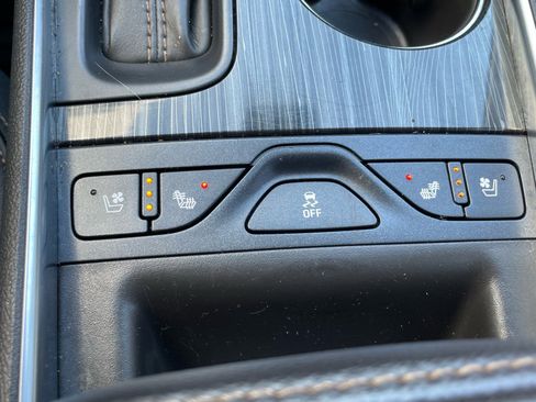 Used 2017 Chevrolet Impala Premier w/ Enhanced Convenience Package FWD image 11