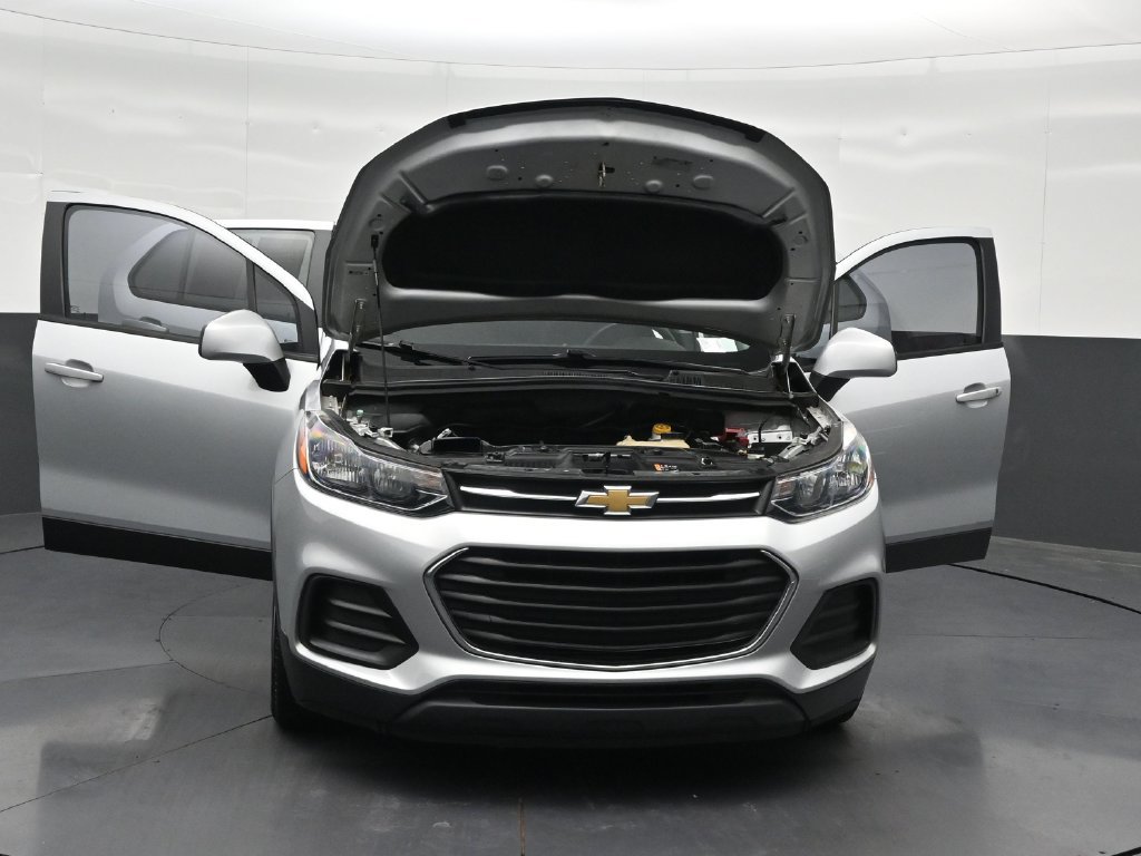 Used 2020 Chevrolet Trax LS FWD image 36