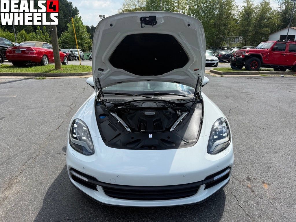Used 2018 Porsche Panamera RWD image 9
