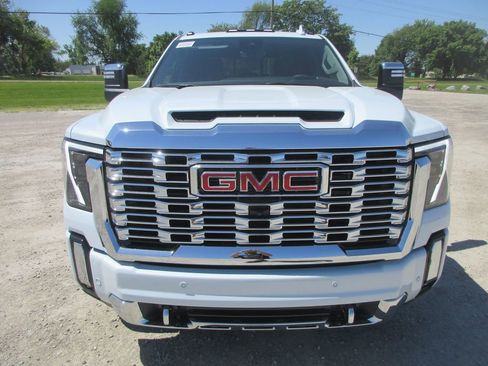 New 2026 GMC Sierra 2500 Denali w/ Denali Reserve Package AWD/4WD image 12