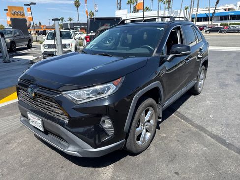Used 2021 Toyota RAV4 Limited AWD/4WD image 21