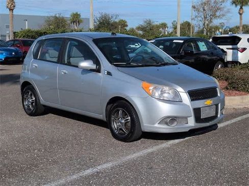Used 2011 Chevrolet Aveo5 LT w/ Power and Convenience Package image 2