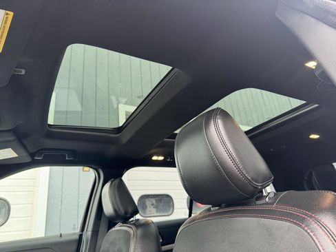 Used 2018 Ford Explorer XLT w/ Equipment Group 202A image 8