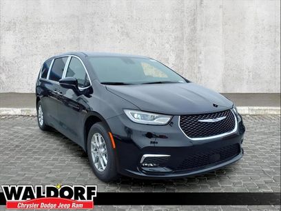 New 2026 Chrysler Pacifica Select