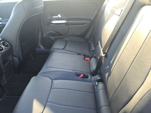 Used 2020 Mercedes-Benz GLB 250 4MATIC image 6