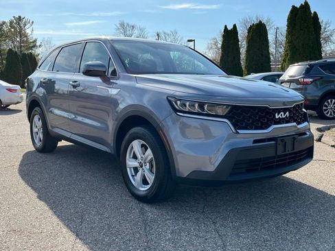 Used 2023 Kia Sorento LX image 7