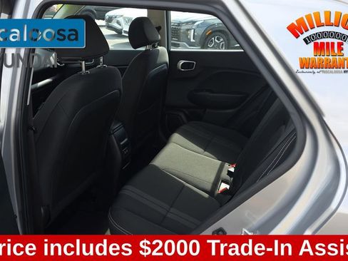 Used 2024 Hyundai Venue SEL image 25