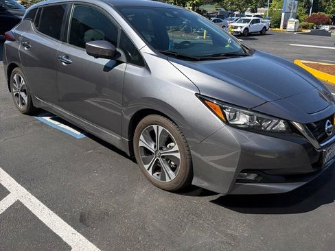 Used 2022 Nissan Leaf SV w/ SV Technology Package FWD image 1